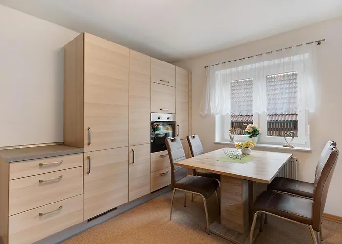 Voelker * ハスラッハ・イム・キンツィクタール